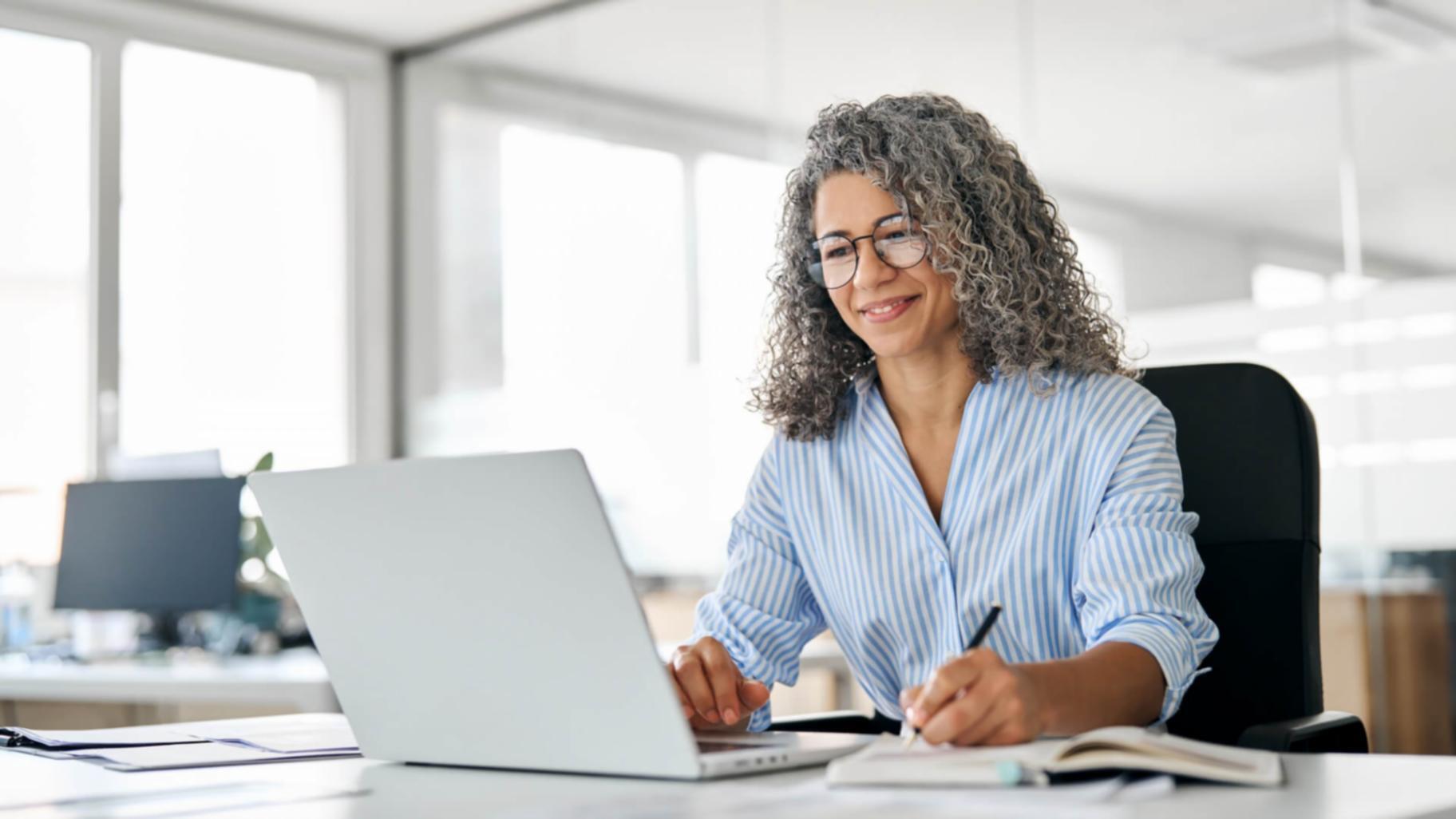 Sesiune de consultanță financiară personalizată cu clienți Hyrinelilora